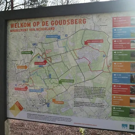 50|50 Belmont Отель